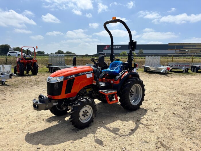 Tracteur agricole Tafe 6028H – Image 1
