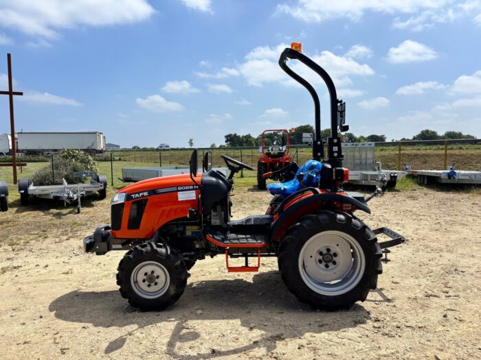 Tracteur agricole Tafe 6028H – Image 2